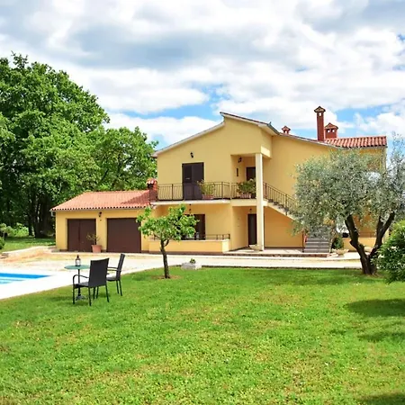Petra 2 Apartman Kirmenjak